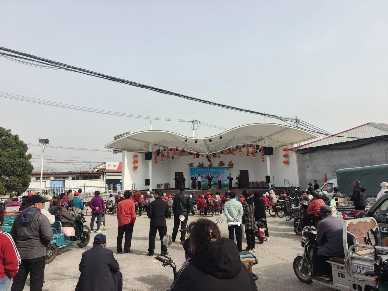 最美家风润金海 文明实践谱新篇——平谷区妇联文化巡演走进胡庄村