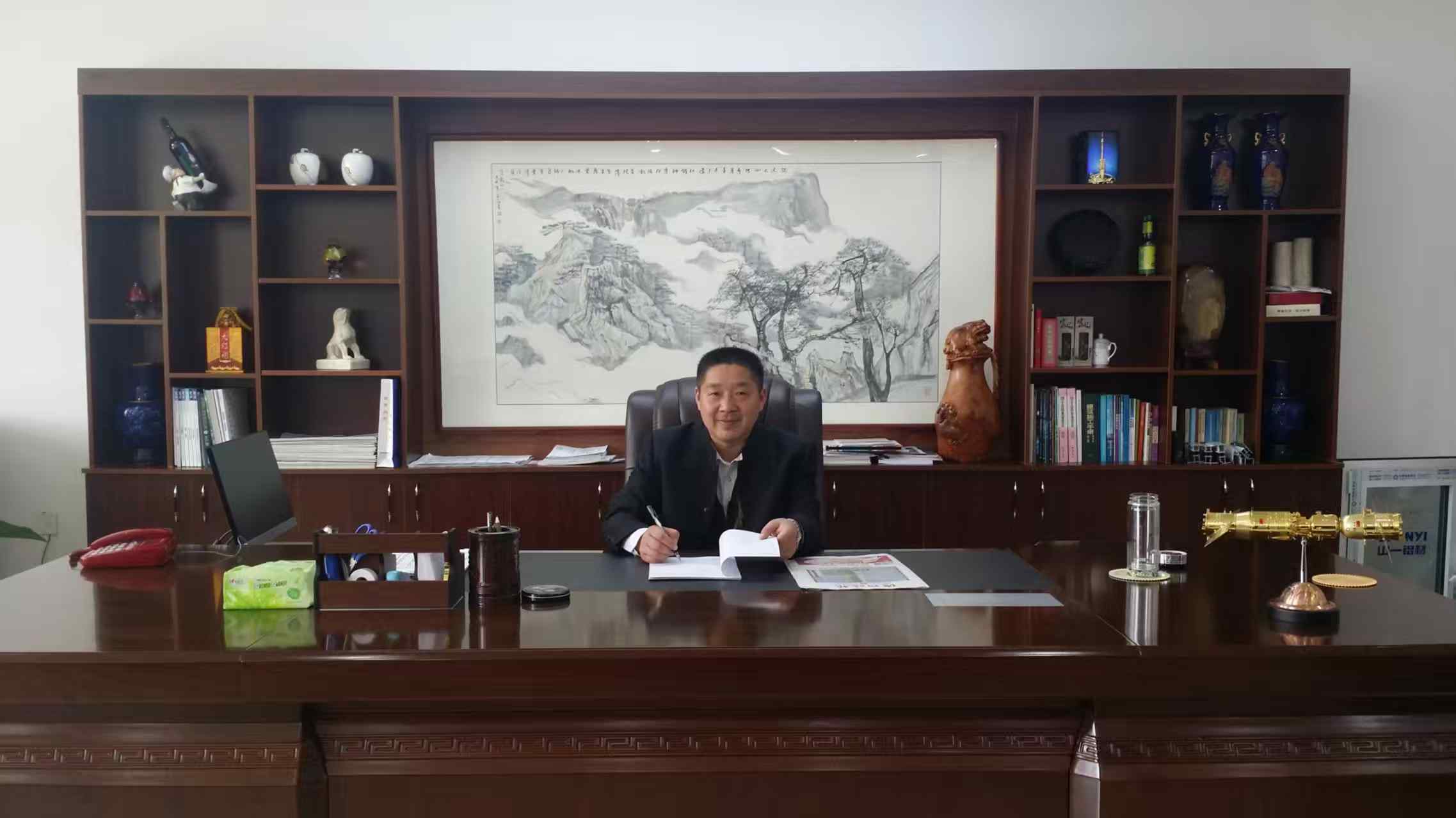 在时代浪潮中掌舵的传媒精英——记省报编辑部主任黄甫的行业突破与责任担当