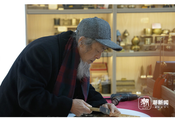 越视觉｜绍兴非遗大师手作铜马 每一刀都是千年传承